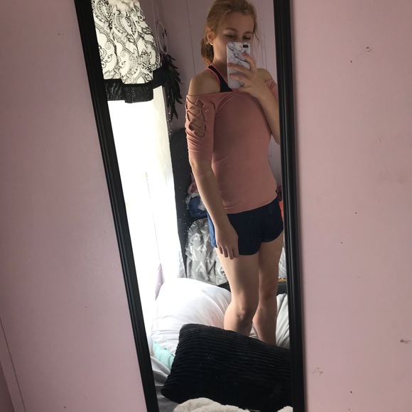 Pink off the shoulder shirt - Picture 4 of 6